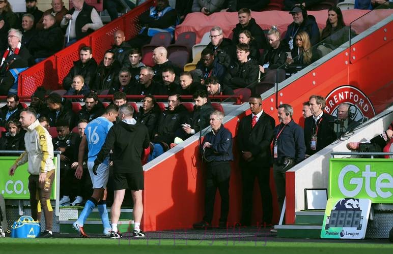 一曼城球迷在马德里遭到袭击 需接受手术治疗